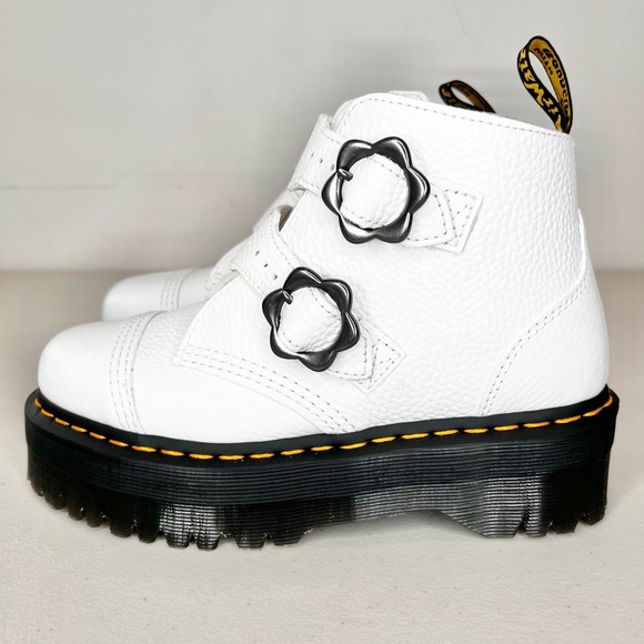 NWOT Dr. Martens Devon Flower Buckle Leather Platform Boots Size 7 - Picture 3 of 8